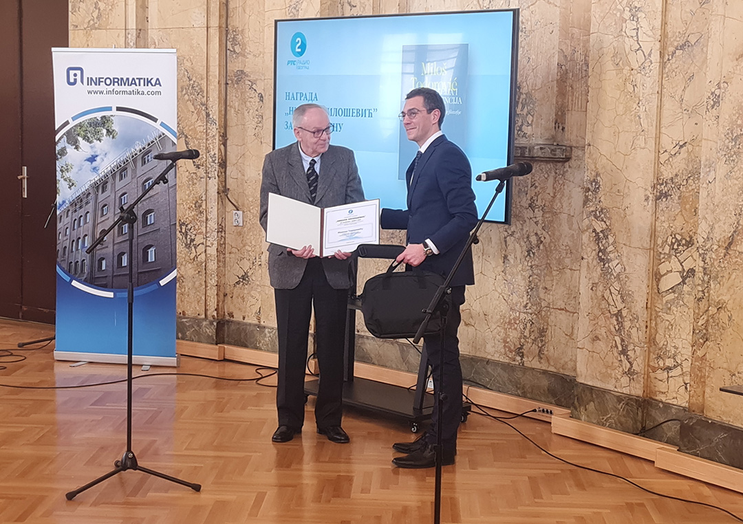 Dobitnik nagrade filozof Miloš Todorović i glavni i odgovorni urednik Radio Beograda 2 Ranko Stojilović,